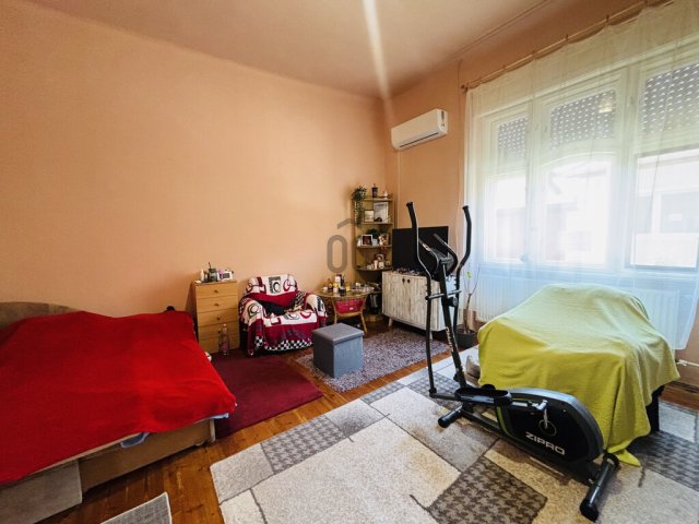 Eladó családi ház, Cegléden 24.5 M Ft, 2 szobás