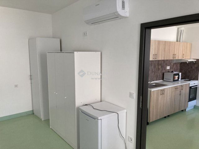 Eladó családi ház, Esztergomban 665 M Ft, 46 szobás