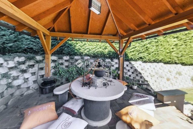 Eladó családi ház, Pomázon 218.5 M Ft, 3 szobás