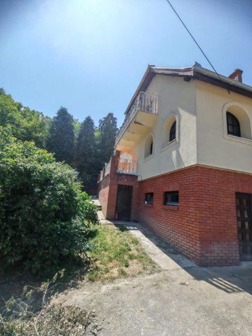 Eladó családi ház, Komlón 88 M Ft, 4 szobás