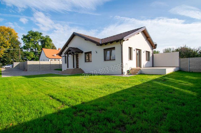 Eladó családi ház, Mosonmagyaróváron, Család soron 110 M Ft