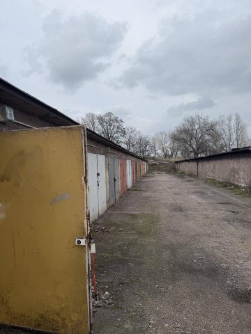 Eladó garázs, Dunaújvárosban 3 M Ft / költözzbe.hu