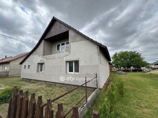 Eladó családi ház, Forráskúton 44 M Ft, 5 szobás