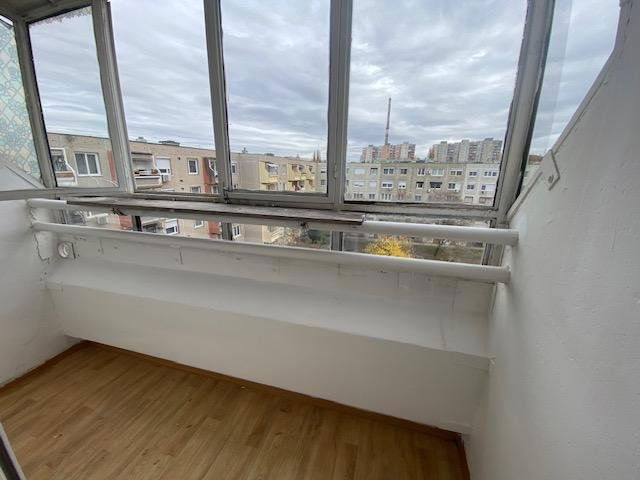 Eladó panellakás, Tatabányán 37.5 M Ft, 3 szobás