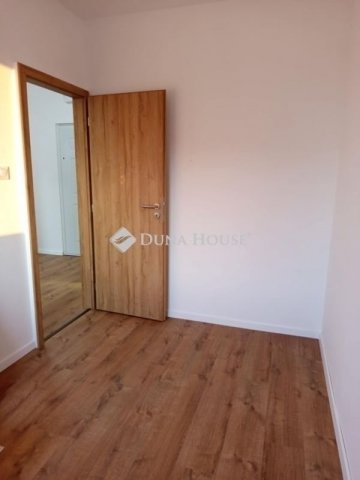 Eladó panellakás, Pécsett 44.9 M Ft, 2 szobás