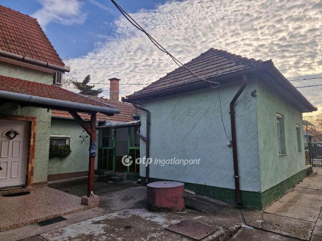 Eladó családi ház, Gyálon 179.9 M Ft, 5+3 szobás