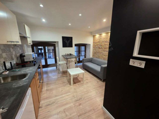 Kiadó téglalakás, albérlet, VI. kerületben, Rózsa utcában