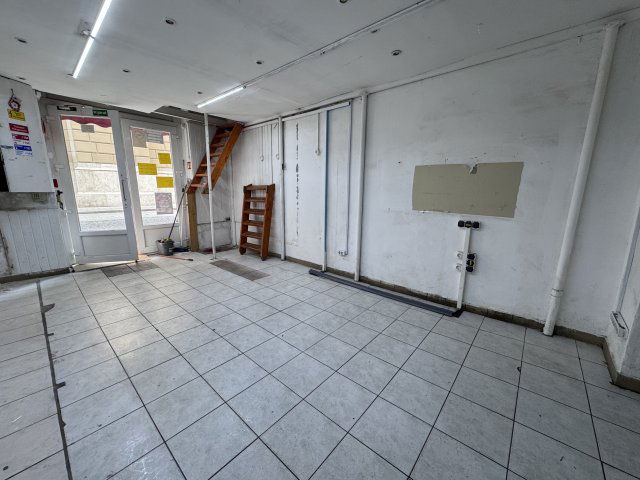 Eladó üzlethelyiség, Budapesten, VI. kerületben 85 M Ft