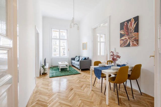 Eladó téglalakás, Budapesten, VI. kerületben 130 M Ft, 3 szobás