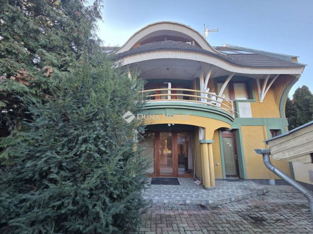 Eladó családi ház, Szolnokon 95 M Ft, 3+1 szobás