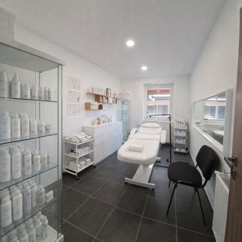 Eladó családi ház, Dunabogdányban 174.9 M Ft, 7 szobás