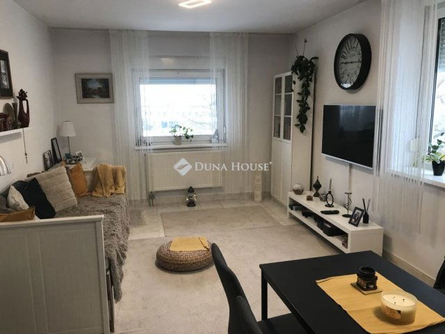 Eladó téglalakás, Székesfehérvárott 79.9 M Ft, 2+1 szobás