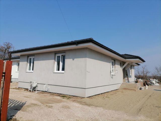 Eladó ikerház, Iváncsán 70 M Ft, 4 szobás