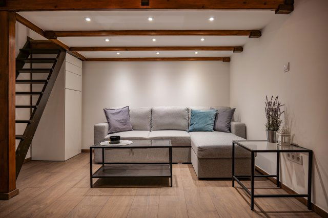 Kiadó téglalakás, albérlet, VI. kerületben, Nagymező utcában