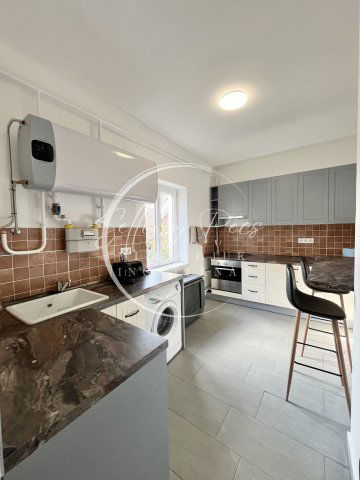 Kiadó családi ház, albérlet, Pécsett, Erdély utcában