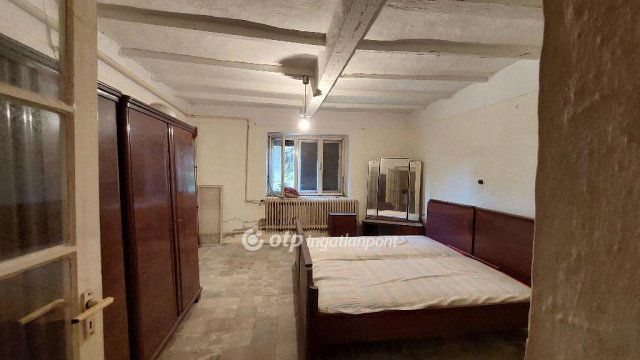 Eladó családi ház, Kisújszálláson 6 M Ft, 2 szobás