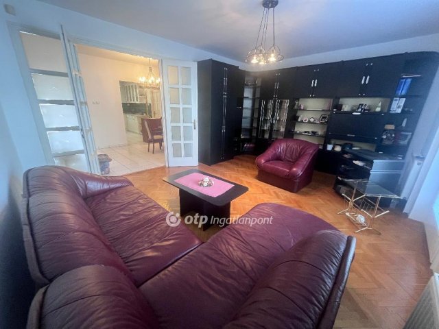 Eladó téglalakás, Szegeden 89.9 M Ft, 3 szobás