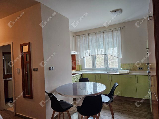 Kiadó téglalakás, albérlet, Győrött 200 E Ft / hó, 3 szobás