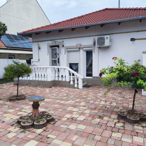 Eladó családi ház, Szolnokon 65 M Ft, 2 szobás