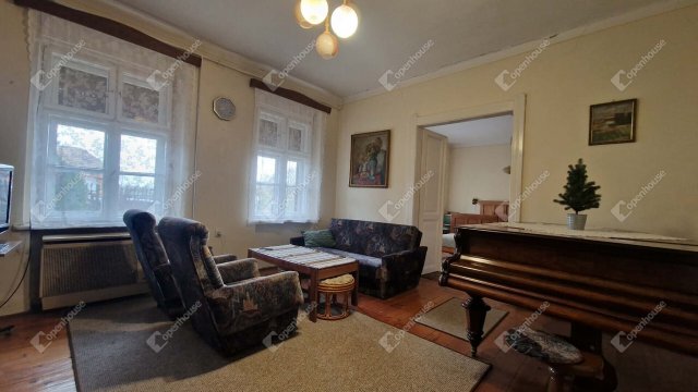 Eladó családi ház, Ácson 42.9 M Ft, 2 szobás