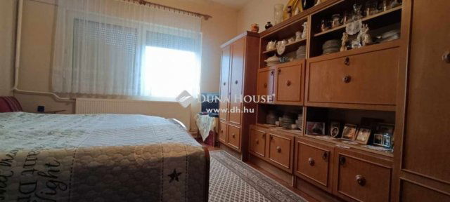 Eladó családi ház, Kunszentmártonban 24.999 M Ft, 5 szobás