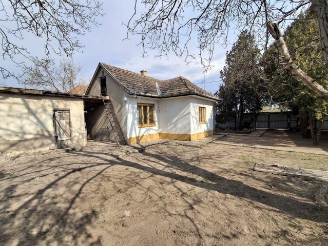 Eladó családi ház, Cegléden 29.9 M Ft, 2+1 szobás