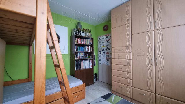 Eladó panellakás, Veszprémben 60.9 M Ft, 3 szobás