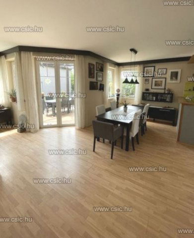 Eladó családi ház, Nagykovácsiban 199.5 M Ft, 7 szobás