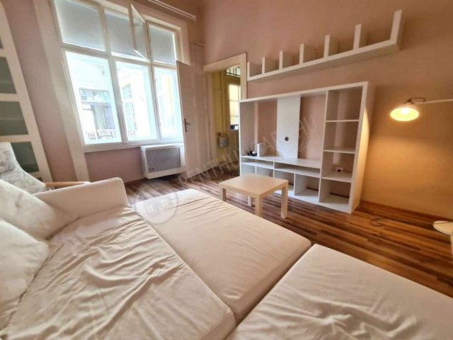 Kiadó téglalakás, albérlet, VIII. kerületben, Népszínház utcában