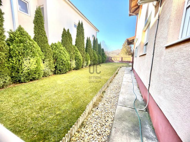 Eladó családi ház, Dunakeszin 190 M Ft, 7 szobás