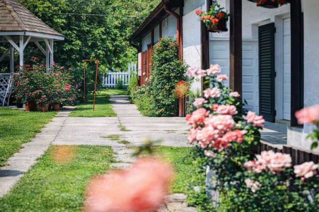 Eladó családi ház, Igalon 49.3 M Ft, 7 szobás