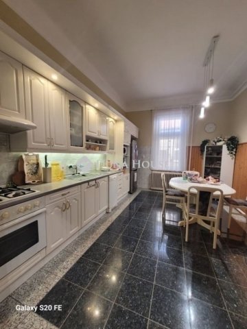 Eladó családi ház, Vecsésen 199 M Ft, 5 szobás