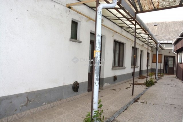 Eladó családi ház, Enyingen 53 M Ft, 13 szobás