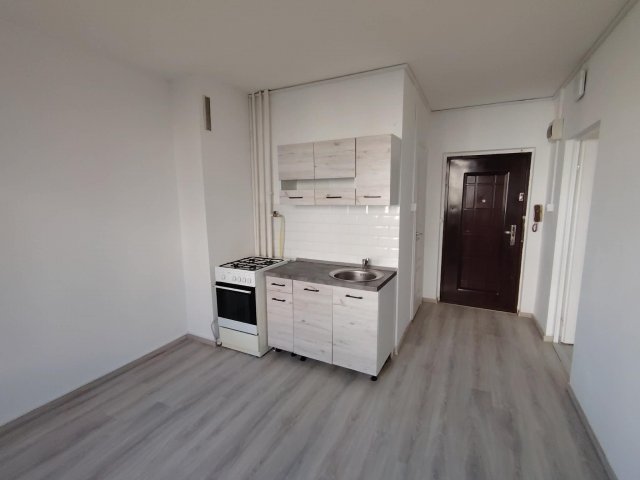 Eladó panellakás, Székesfehérvárott 41.9 M Ft, 1 szobás