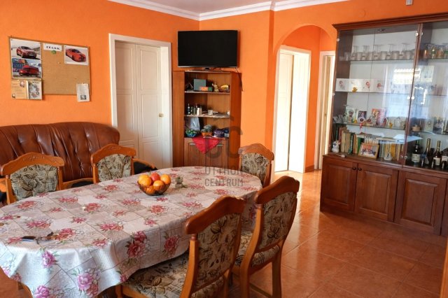 Eladó családi ház, Debrecenben 107 M Ft, 7 szobás