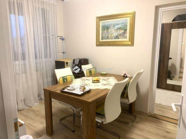 Eladó panellakás, Szegeden 65 M Ft, 4 szobás