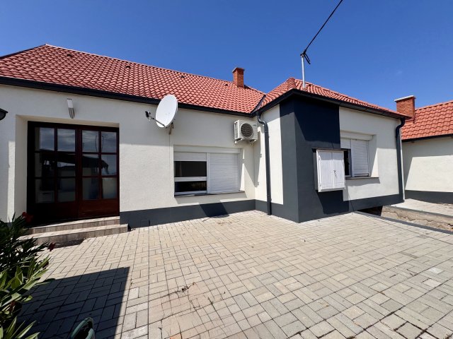 Eladó családi ház, Révfülöpön 107.99 M Ft, 3 szobás