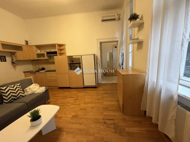 Eladó téglalakás, Budapesten, VII. kerületben 69.9 M Ft