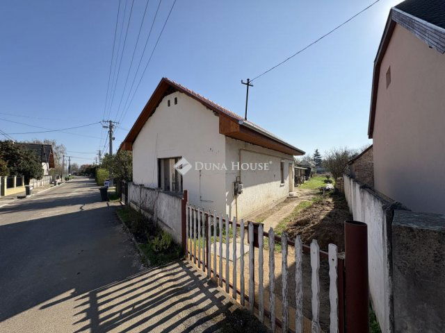 Eladó családi ház, Tokodon 26 M Ft, 2 szobás
