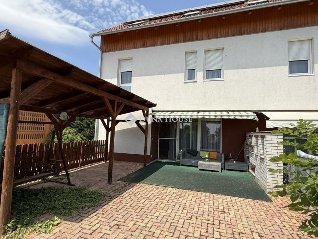 Eladó téglalakás, Pécsett 114.9 M Ft, 4 szobás