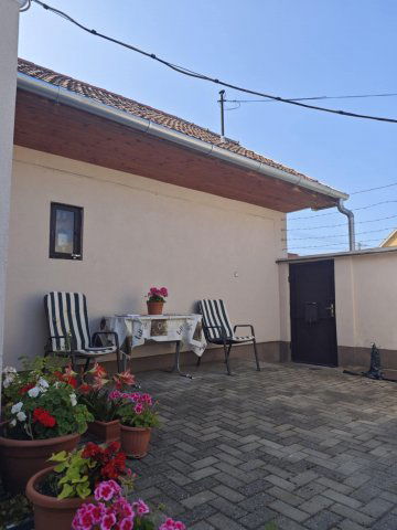 Eladó családi ház, Győrött 59.9 M Ft, 2 szobás