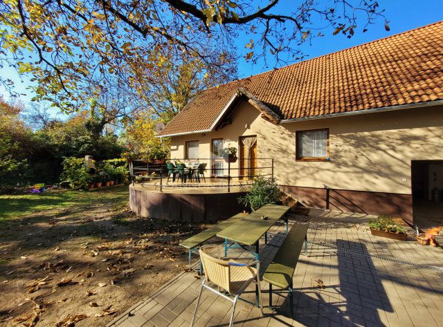 Eladó családi ház, Balatonkenesén 99 M Ft, 5 szobás