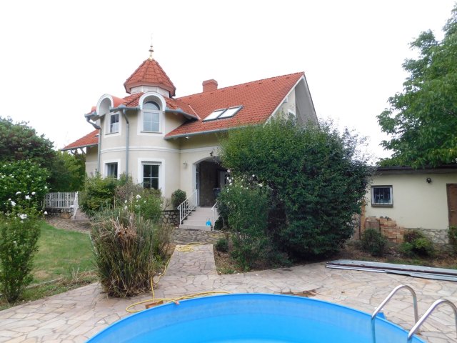 Eladó családi ház, Keszthelyen 141.545 M Ft, 5 szobás