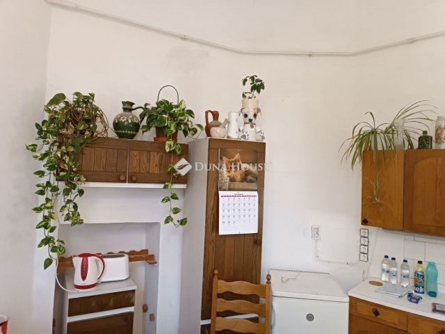 Eladó téglalakás, Kiskunfélegyházán 39.9 M Ft, 4 szobás