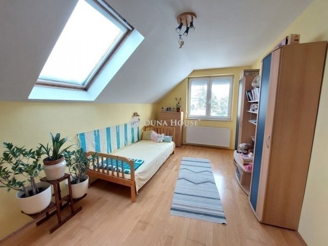 Eladó családi ház, Budapesten, III. kerületben 229 M Ft