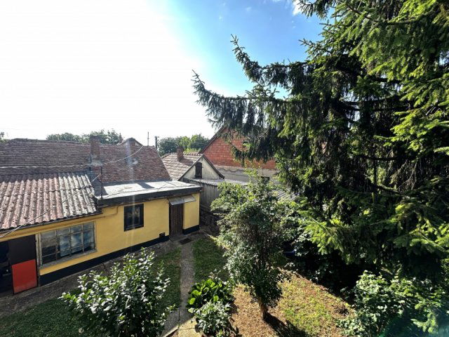 Eladó családi ház, Pécsett 48 M Ft, 2+2 szobás