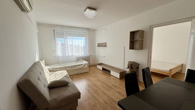 Kiadó panellakás, albérlet, Debrecenben 300 E Ft / hó, 4 szobás