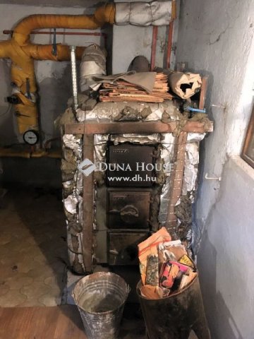 Eladó családi ház, Veszprémben 150 M Ft, 2+2 szobás