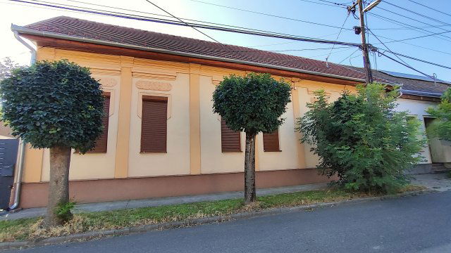 Eladó családi ház, Szekszárdon, Kossuth Lajos utcában 73 M Ft