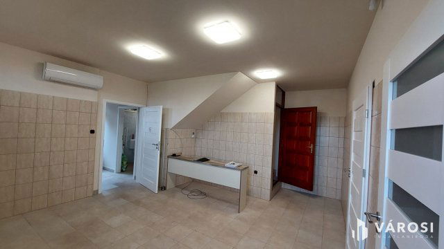 Eladó üzlethelyiség, Debrecenben 75 M Ft, 2 szobás